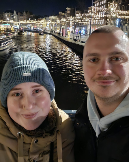 Jennifer und ihr Partner in Amsterdam
