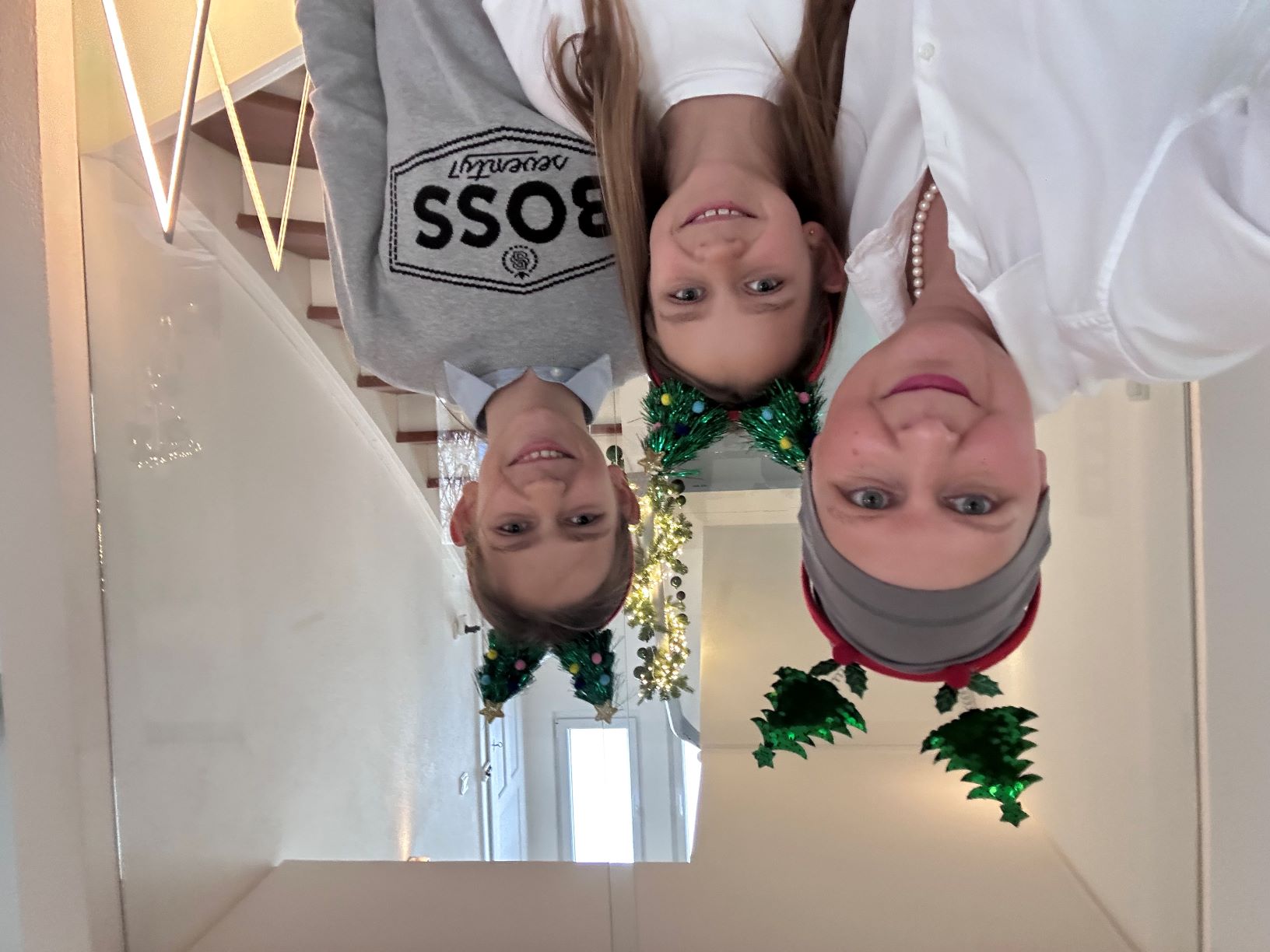 Teilnehmerin Karin mit ihren beiden Kindern zur Weihnachtszeit